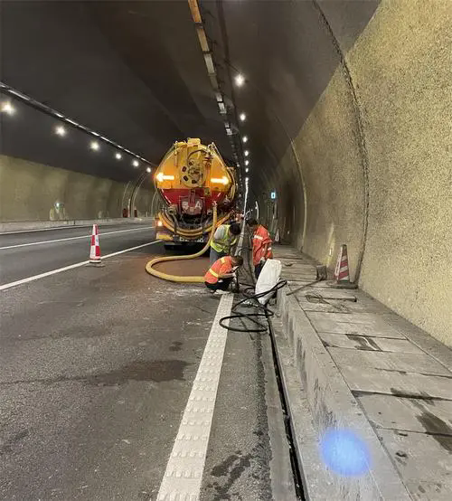 宁县隧道排水渠清淤